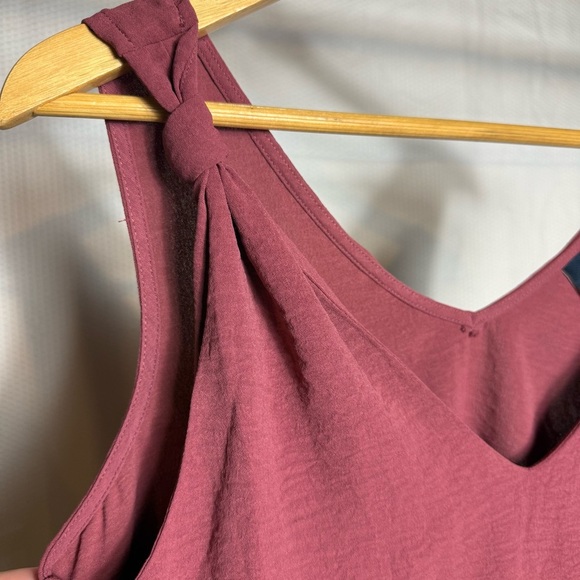 Women's Daytrip Sleeveless Top - Picture 2 of 7